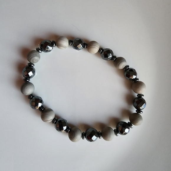 Sophisticated Silver and Gray Beaded Bracelet - Picture 3 of 4